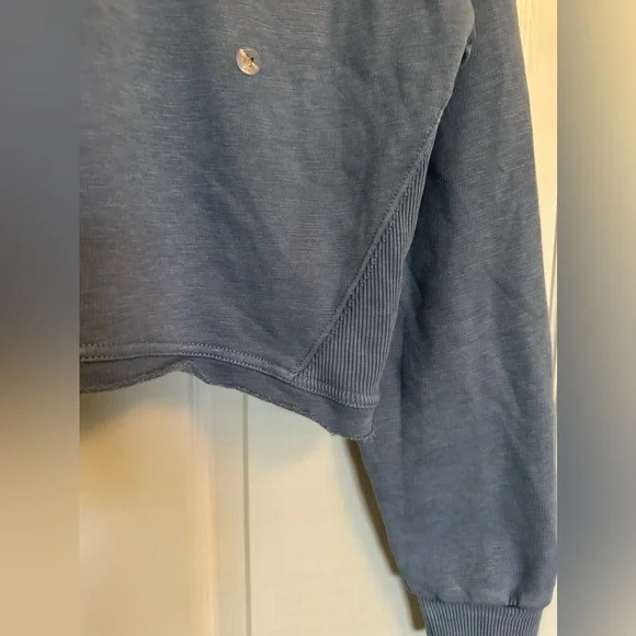American Eagle NWT cropped hoodie - Picture 3 of 4